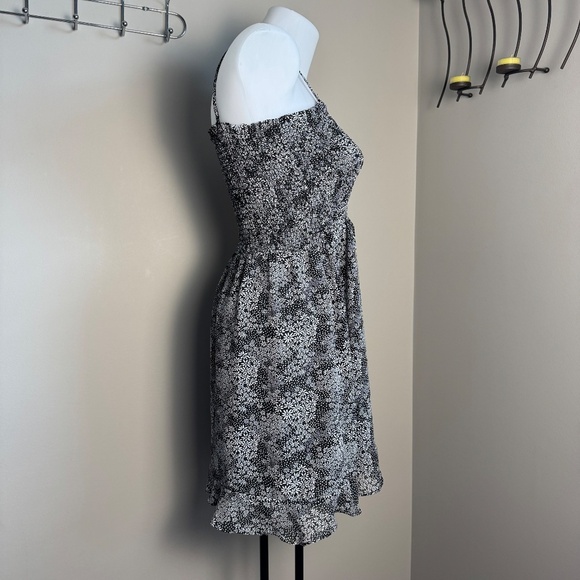 Floral Print Dress Black and White Sleeveless Smocked Black Gray Casual Sundress - Picture 5 of 16
